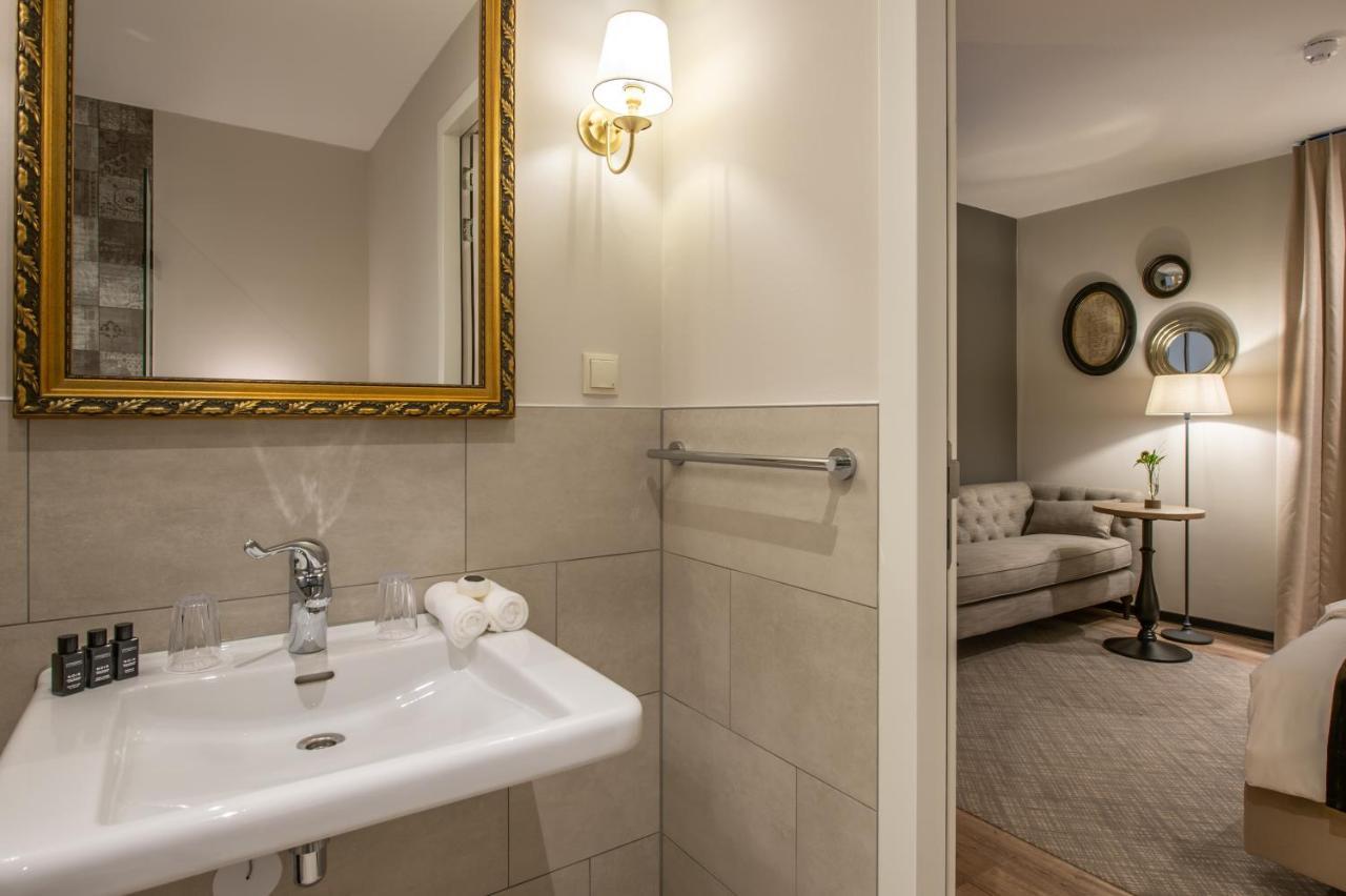 Mondragon Hotel